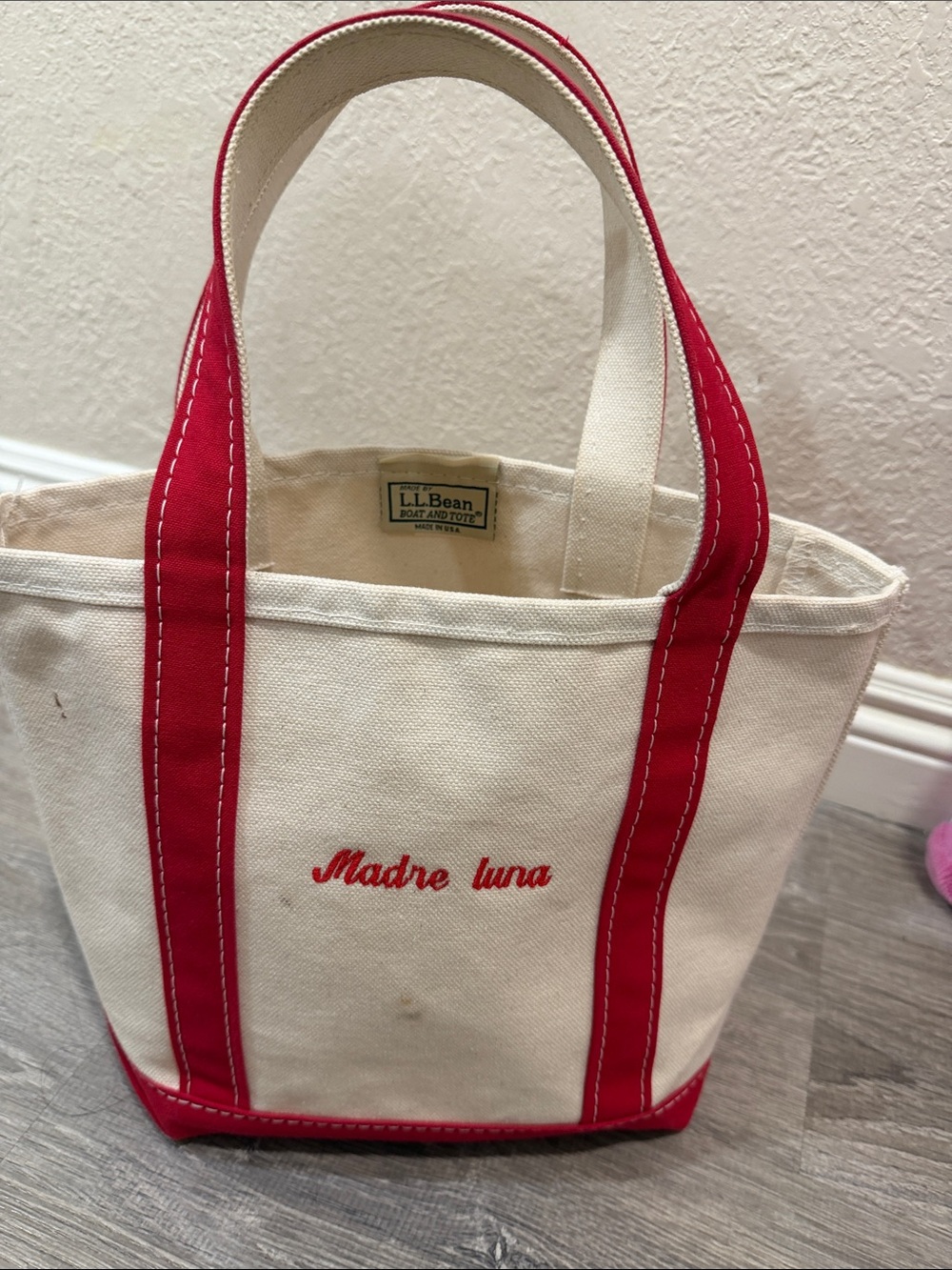 L.L. Bean Tote with Red and 'Madre luna' Embroidery: size small regular handles